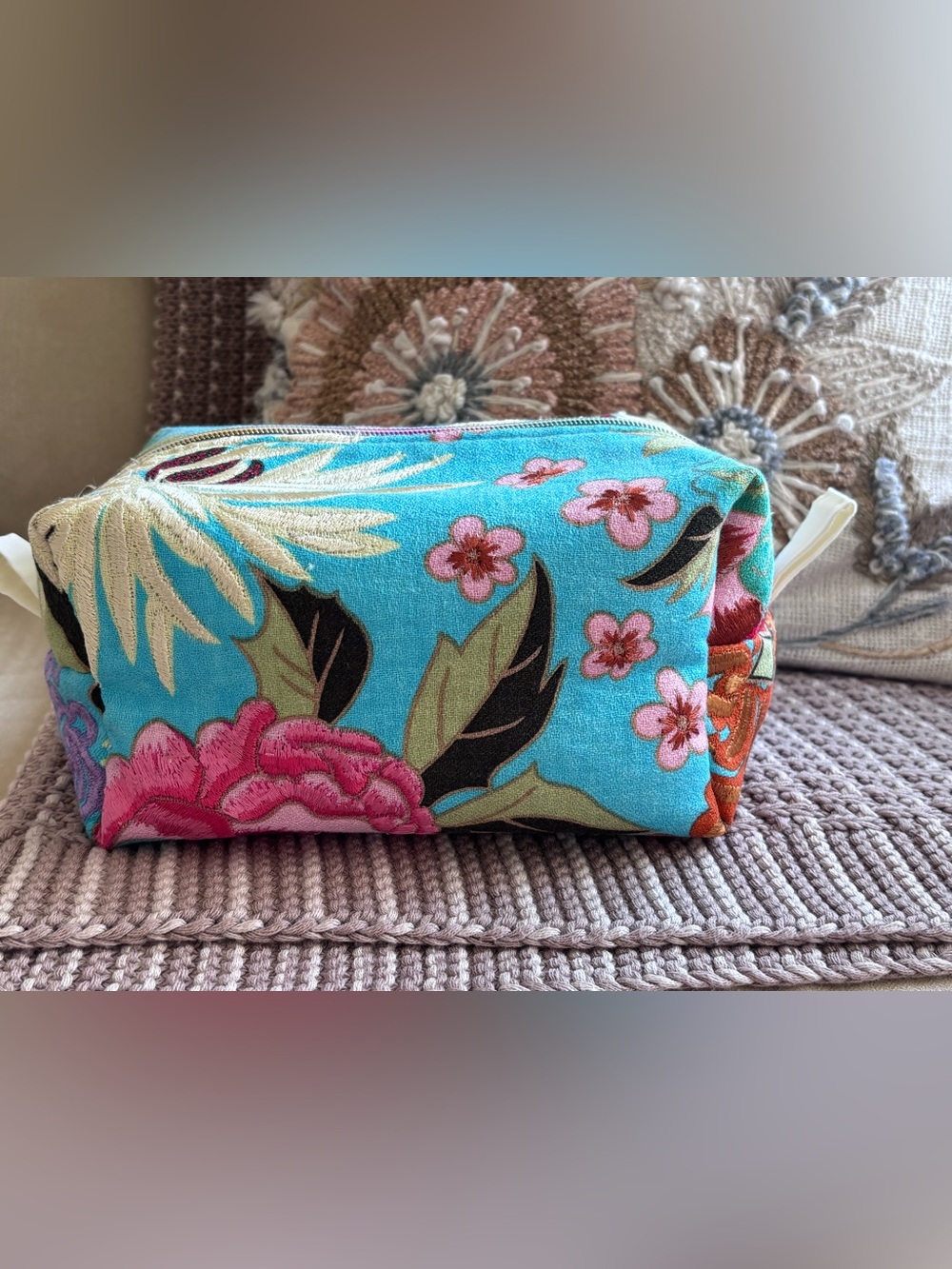 NWT Linen/Rayon Embroidered Boxy Cosmetic Bag - Picture 2 of 6